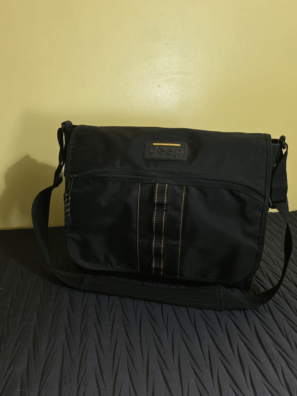 Jeep Black Men's Messenger Bag - Durable Everyday Carry